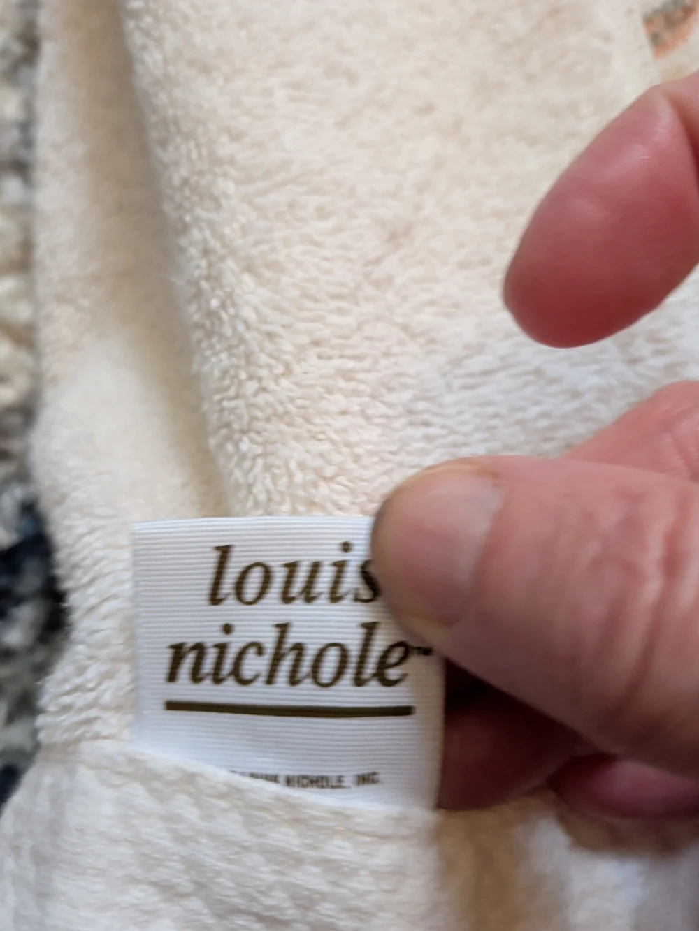 Vintage 1988 Louis nichole 2 Large Bath Towels Floral Fan Design 48L 24W
